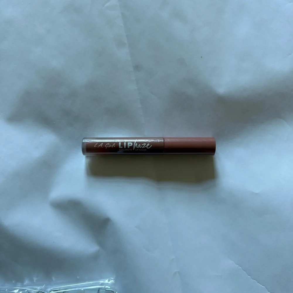 NWT LA Girl| Lip Haze Soft Matte Lip Color 0.11 fl oz